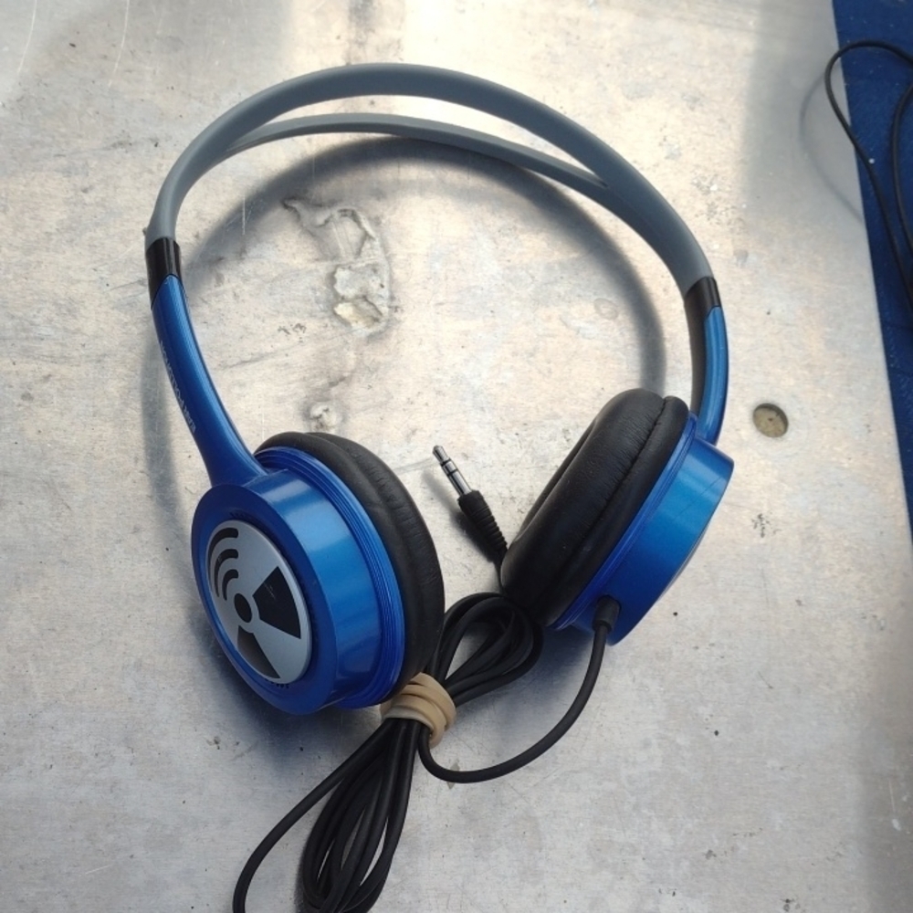 EAR POLLUTION Blue Wired Headphones NWOT
